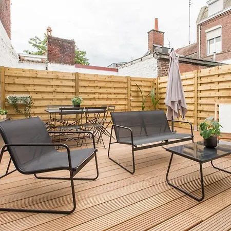 Spacieux Et Moderne 4 A 5mn A Pieds Republique דירה *