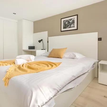 Spacieux Et Moderne 4 A 5mn A Pieds Republique דירה ליל