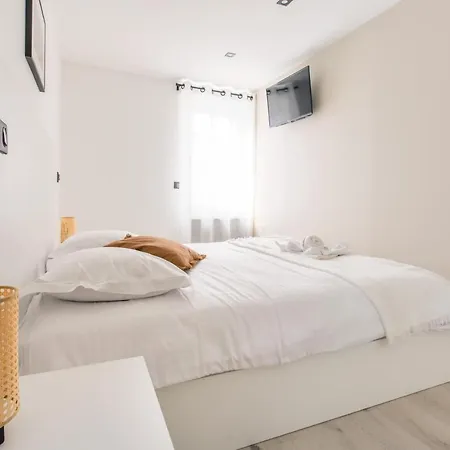 Spacieux Et Moderne 4 A 5mn A Pieds Republique דירה