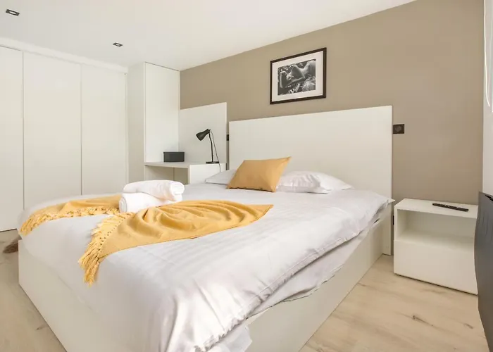 Spacieux Et Moderne 4 à 5mn à Pieds République Appartamento Lilla